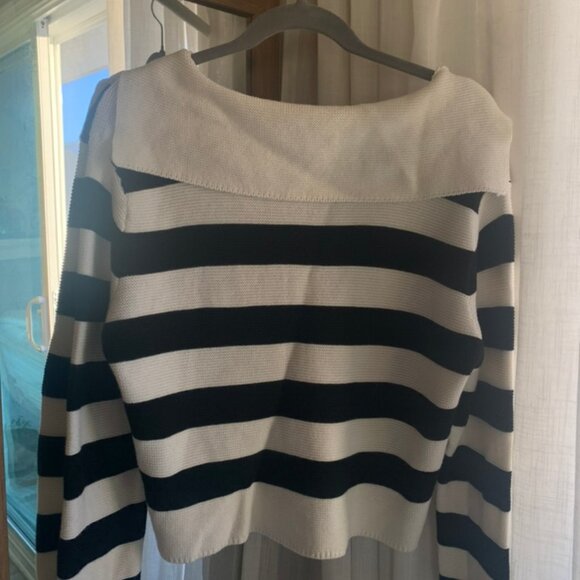 Light striped pull-over beach sweater - Picture 3 of 3